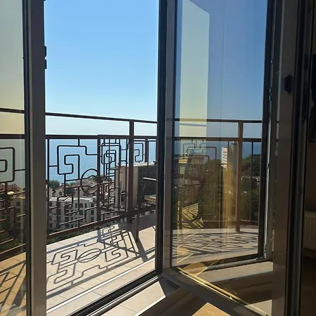 Apartament New In Arcadia Sea View
